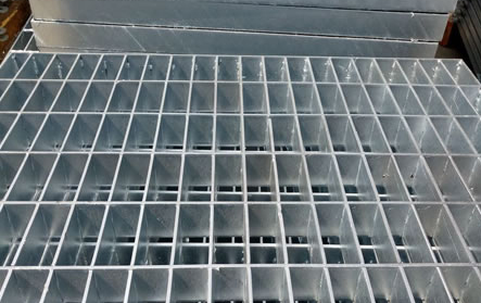 鋼格柵G503/30/50W熱浸鋅對插型格柵，適用于脫硫塔平臺